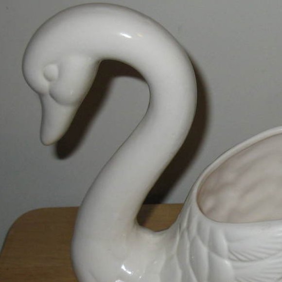 Swan Vase White - Picture 4 of 4